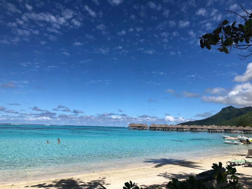 Plage publique de Temae