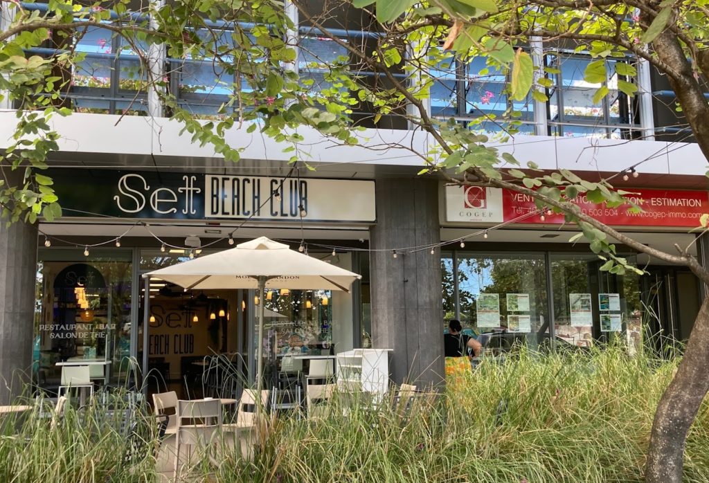 Set beach club