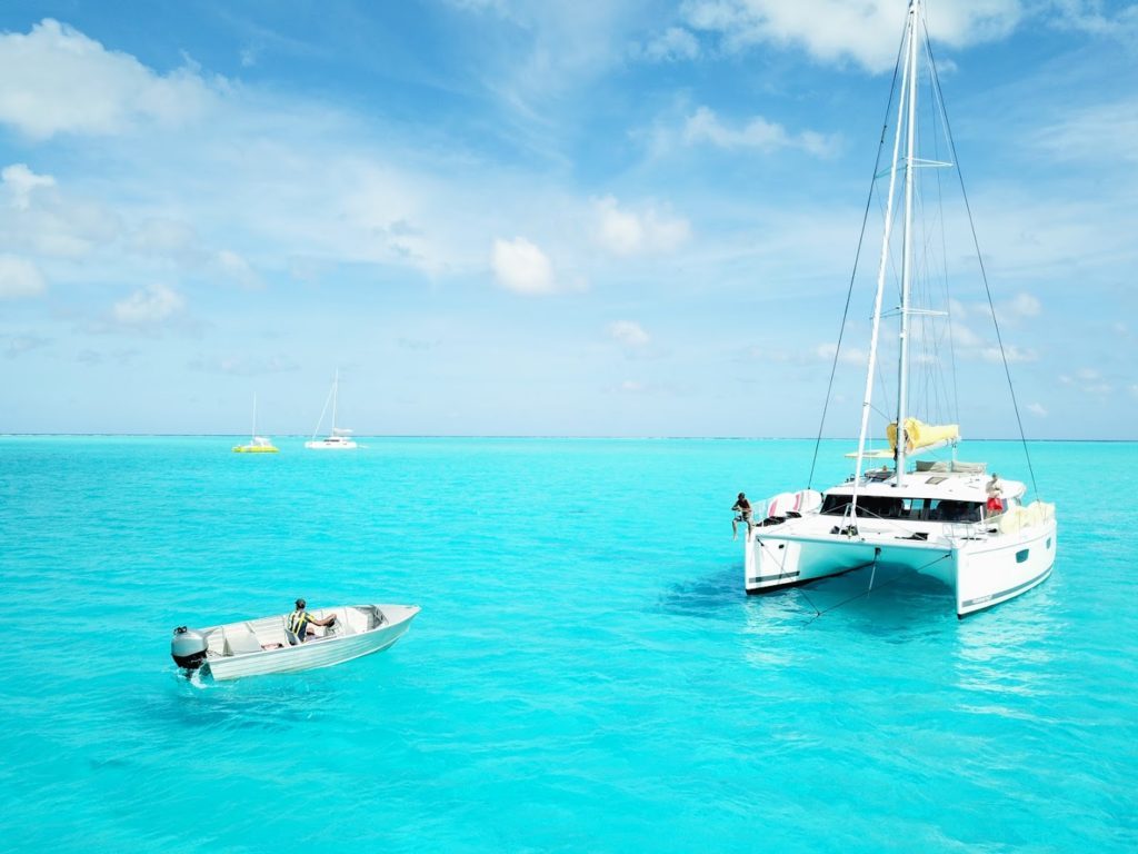 tahiti yacht charter
